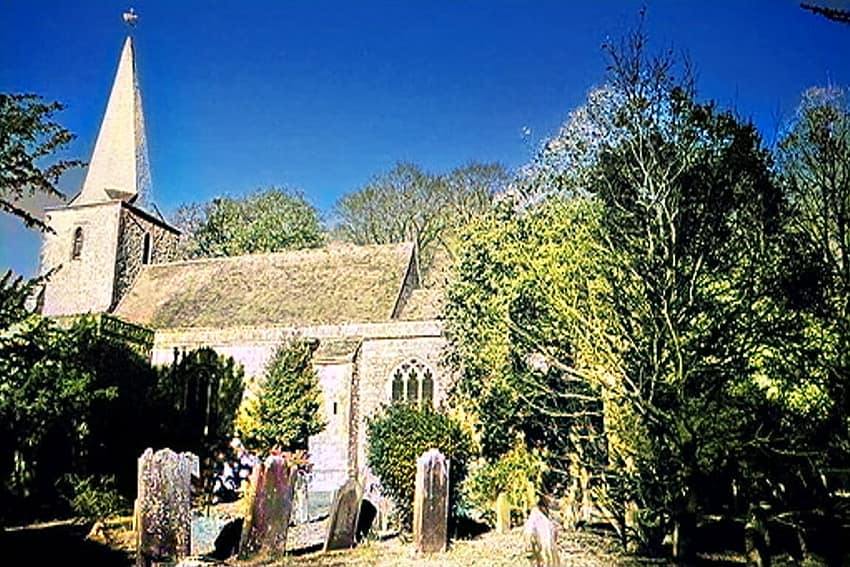 13 Haunted Houses in England: Pluckley Village Church and graveyard