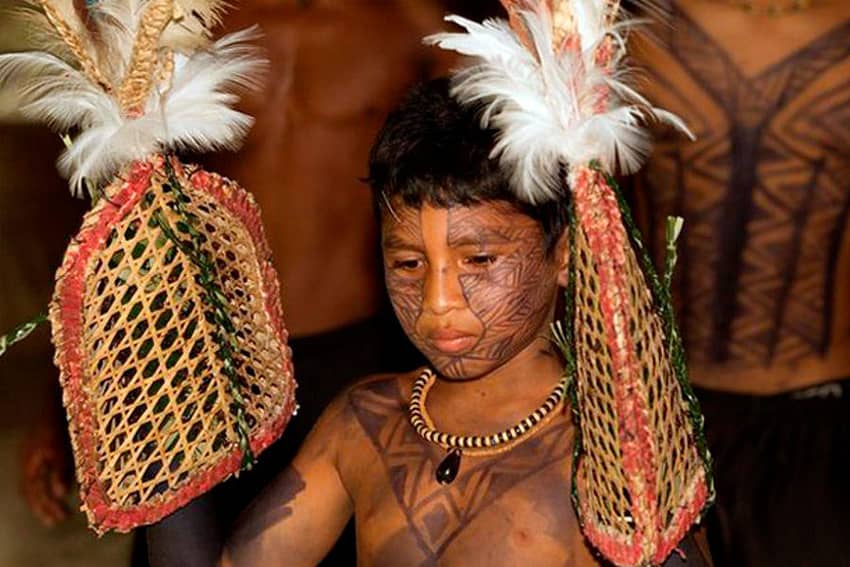 A Brazilian boy wearing the gloves